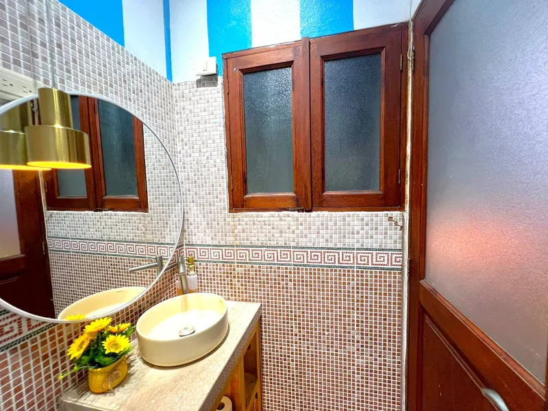 Suite 1 bathroom — Penthouse Pallazzo (03)