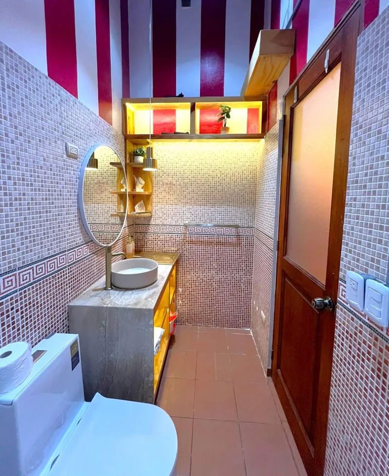 Suite 2 bathroom — Penthouse Pallazzo (01)