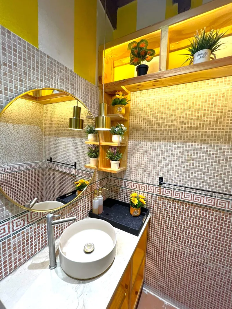 Suite 3 bathroom — Penthouse Pallazzo (01)